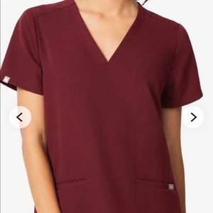 Figs Casma 3 pocket scrub top